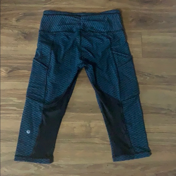 Lululemon crops - Picture 2 of 3